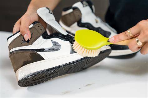 Shoe spell cleaner